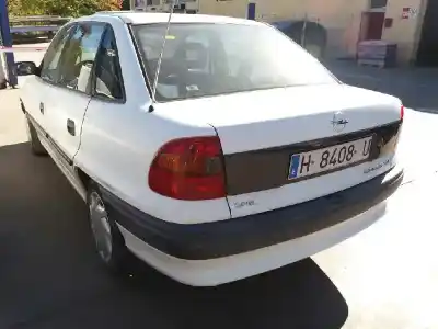 Verschrottungsfahrzeug OPEL ASTRA F BERLINA Básico des Jahres 1996 angetrieben G-X16XEL