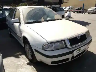 Veículo de Sucata skoda                                              octavia berlina (1u2)                                                                                                                                                                                                                                      agr                                                                                                                                                                                                                                                        do ano 1999 alimentado agr