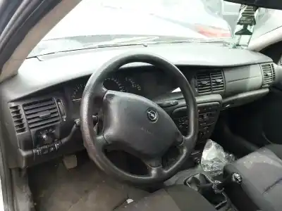 Sloopvoertuig opel vectra b berlina comfort van het jaar 2001 aangedreven g-z16xe