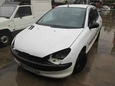 Здавання транспортного засобу peugeot 206 berlina x-line року 2000 потужний 