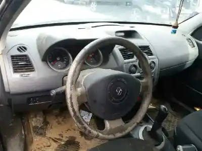 Veicolo di demolizione renault                                            megane ii berlina 3p                                                                                                                                                                                                                                       confort dynamique                                                                                                                                                                                                                                          dell'anno 2004 alimentato k9k729