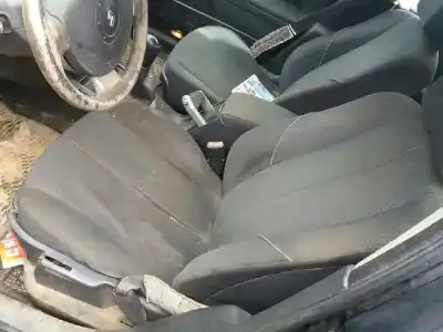 Veicolo di demolizione renault                                            megane ii berlina 3p                                                                                                                                                                                                                                       confort dynamique                                                                                                                                                                                                                                          dell'anno 2004 alimentato k9k729