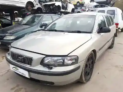 Veicolo di demolizione VOLVO V70 FAMILIAR 2.4 (103kW) dell'anno 2001 alimentato B5244S2