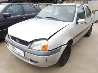 Sloopvoertuig ford fiesta berlina (dx) ambiente van het jaar 2001 aangedreven j4r