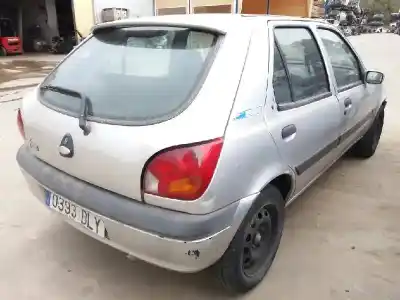 Sloopvoertuig ford fiesta berlina (dx) ambiente van het jaar 2001 aangedreven j4r
