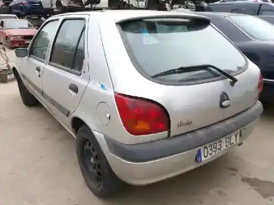 Sloopvoertuig ford fiesta berlina (dx) ambiente van het jaar 2001 aangedreven j4r