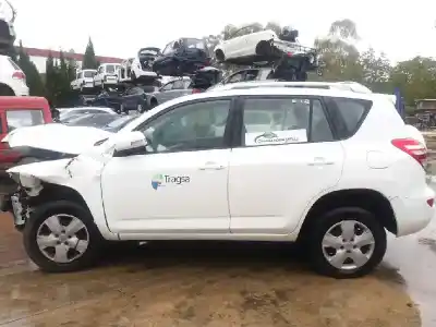 Veículo de Sucata toyota rav 4 (a3) sol do ano 2001 alimentado 2adftv