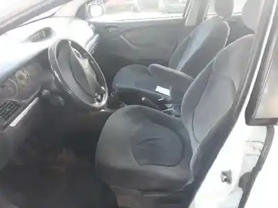 Veicolo di demolizione citroen c5 berlina collection dell'anno 2001 alimentato 9hz