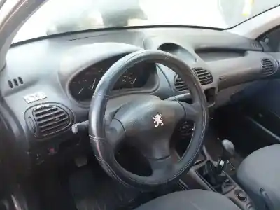 Здавання транспортного засобу peugeot 206 berlina xr року 2000 потужний wjy