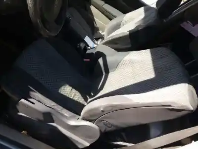 Veículo de Sucata renault megane ii berlina 5p confort expression do ano 2003 alimentado k9k722