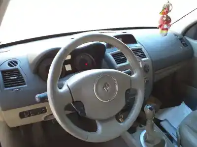 Veículo de Sucata renault megane ii berlina 5p luxe dynamique do ano 2006 alimentado k9k732