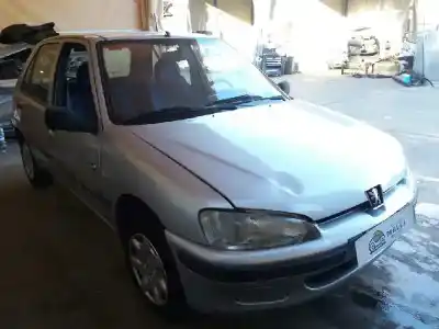 Vehicul casat peugeot 106 (s2) max al anului 2003 alimentat hfx