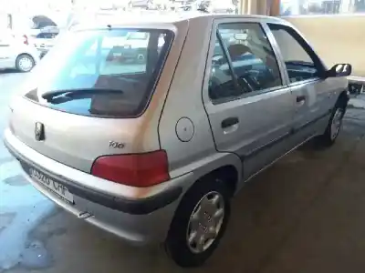 Vehicul casat peugeot 106 (s2) max al anului 2003 alimentat hfx