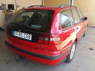 Veículo de Sucata volvo v40 familiar 1.9 diesel do ano 2000 alimentado d4192t2