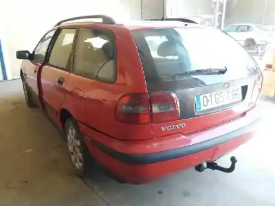 Veículo de Sucata volvo v40 familiar 1.9 diesel do ano 2000 alimentado d4192t2