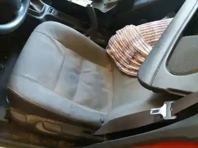 Veículo de Sucata volvo v40 familiar 1.9 diesel do ano 2000 alimentado d4192t2