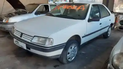 Véhicule à la ferraille PEUGEOT 405 BERLINA Embassy D de l'année 1995 alimenté D9B