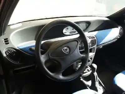 Sloopvoertuig lancia lancia y 1.2 caprice van het jaar 1999 aangedreven 840a3000