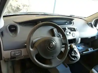 Veículo de Sucata renault scenic ii confort authentique 82 cv / 60 kw do ano 2003 alimentado k9k722