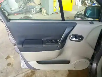 Veículo de Sucata renault scenic ii confort authentique 82 cv / 60 kw do ano 2003 alimentado k9k722