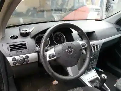 Sloopvoertuig opel astra h berlina sport van het jaar 2007 aangedreven z17dth