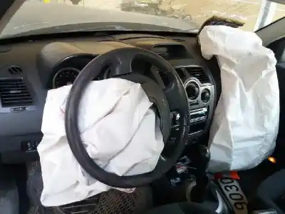 Veículo de Sucata renault megane ii berlina 5p pack authentique (e) do ano 2004 alimentado g/k4j d7