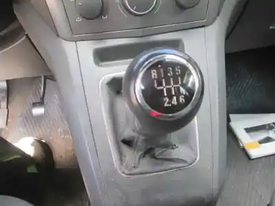 Veículo de Sucata opel zafira b cosmo do ano 2006 alimentado 