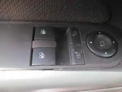 Veículo de Sucata opel zafira b cosmo do ano 2006 alimentado 