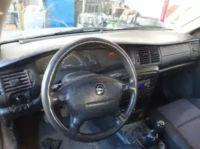 Veicolo di demolizione opel vectra b berlina comfort dell'anno 2001 alimentato y20dth
