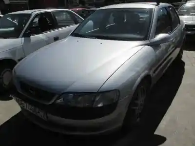 Sloopvoertuig opel vectra b berlina cdx van het jaar 1998 aangedreven x20xev