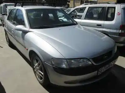 Sloopvoertuig opel vectra b berlina cdx van het jaar 1998 aangedreven x20xev