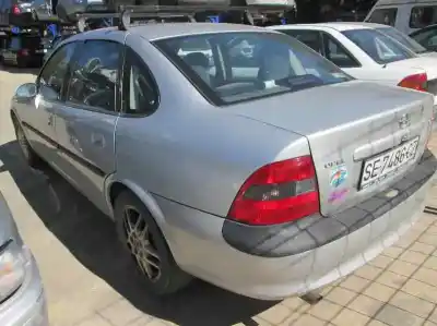 Sloopvoertuig opel vectra b berlina cdx van het jaar 1998 aangedreven x20xev