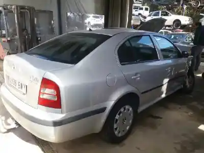 Veículo de Sucata skoda octavia berlina (1u2) ambiente do ano 2002 alimentado alh