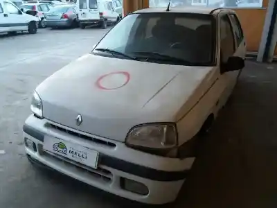 Véhicule à la ferraille renault                                            clio ii fase ii (b/cb0)                                                                                                                                                                                                                                    authentique                                                                                                                                                                                                                                                de l'année 1997 alimenté 