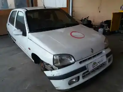 Véhicule à la ferraille RENAULT                                            CLIO II FASE II (B/CB0)                                                                                                                                                                                                                                    Authentique                                                                                                                                                                                                                                                de l'année 1997 alimenté 