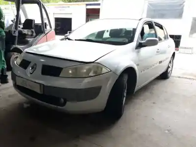 Véhicule à la ferraille RENAULT MEGANE II BERLINA 5P Confort Authentique de l'année 2005 alimenté K4M760