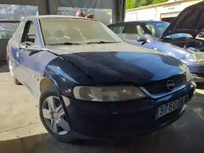 Veicolo di demolizione OPEL VECTRA B (J96) 1.6 I 16V (F19) dell'anno 2001 alimentato Z16XE