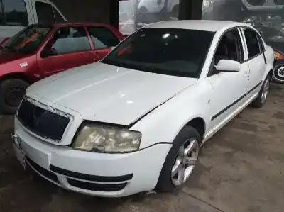 Véhicule à la ferraille SKODA SUPERB (3U4) Classic de l'année 2003 alimenté AWX