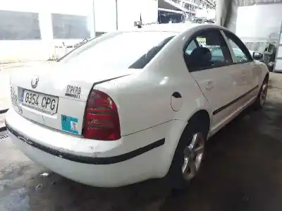 Здавання транспортного засобу skoda superb (3u4) classic року 2003 потужний awx
