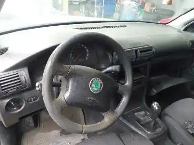 Здавання транспортного засобу skoda superb (3u4) classic року 2003 потужний awx