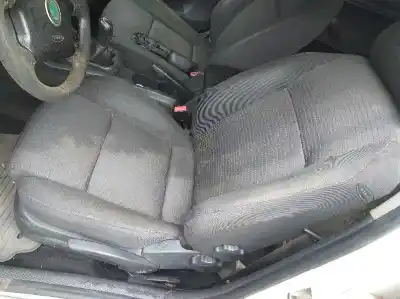 Здавання транспортного засобу skoda superb (3u4) classic року 2003 потужний awx