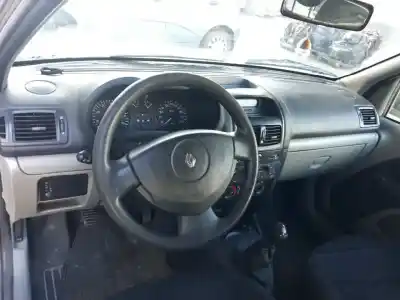 Здавання транспортного засобу renault clio ii fase ii (b/cb0) expression року 2002 потужний d4f712