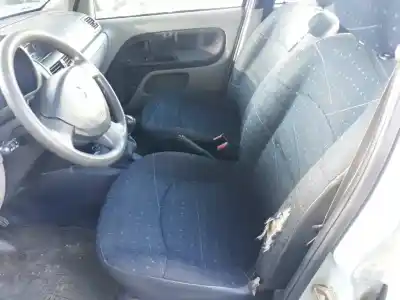 Здавання транспортного засобу renault clio ii fase ii (b/cb0) expression року 2002 потужний d4f712