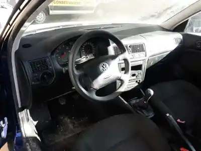 Veicolo di demolizione volkswagen                                         golf iv berlina (1j1)                                                                                                                                                                                                                                      conceptline                                                                                                                                                                                                                                                dell'anno 2002 alimentato bcb