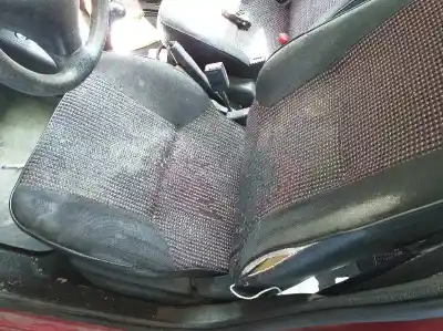 Vehicul casat peugeot 106 (s2) max al anului 2001 alimentat hfx