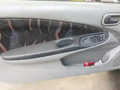 Veículo de Sucata nissan almera (n16/e) acenta do ano 2001 alimentado yd22ddt