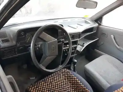 Veicolo di demolizione opel kadett e gls berlina dell'anno 1986 alimentato 16sv