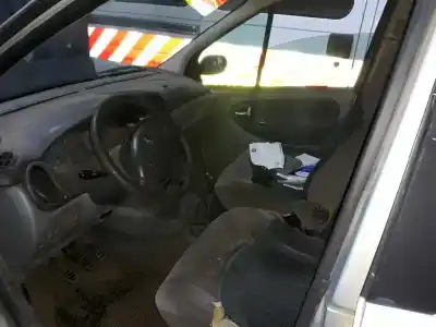 Scrapping Vehicle renault scénic i monospace (ja0/1_, fa0_) 1.9 dti (ja1u) of the year 2003 powered f9q744