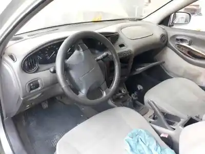 Sloopvoertuig daewoo leganza 2.0 cdx van het jaar 2002 aangedreven t20sed