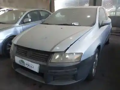 Scrapping Vehicle FIAT STILO (192_) 1.6 16V (192_XB1A) of the year 2002 powered 182B600